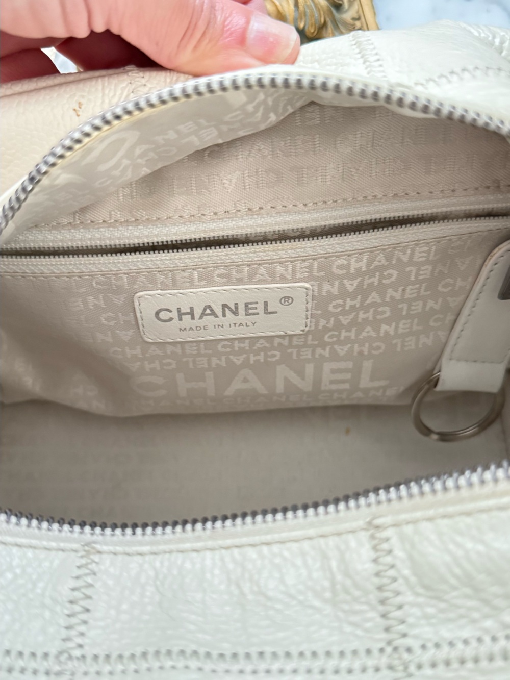 CHANEL Quilted Leather Shoulder Bag - Picture 9 of 11